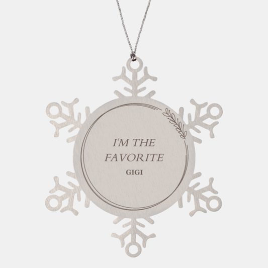 Adorno de copo de nieve IM THE FAVORITE de Gigi: regalo de Navidad grabado para Gigi, decoración navideña única, recuerdo perfecto para la abuela, refuerzo de confianza para ella