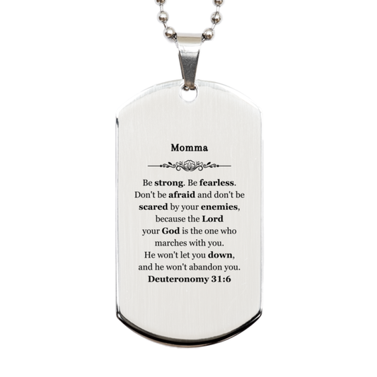 Placa de identificación grabada en plata con el mensaje inspirador de mamá: sé fuerte y valiente, Dios marcha contigo. Perfecta para cumpleaños, Navidad, graduación y el Día de los Veteranos.