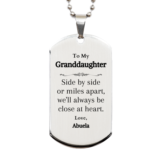 Placa de identificación de plata grabada con el mensaje "Amor de abuela" para nieta, regalo conmovedor para fiestas y graduación