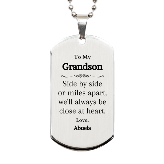 Placa de identificación de plata grabada para nietos. Regalo inspirador de Close at Heart Love Abuela para cumpleaños o Navidad