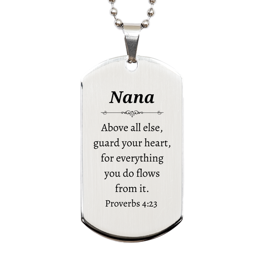 Placa de identificación de plata para perro con grabado inspirador en forma de corazón para la abuela, regalo para la abuela | Proverbios 4:23 Joyas para la abuela en Navidad, cumpleaños y Día de la Madre